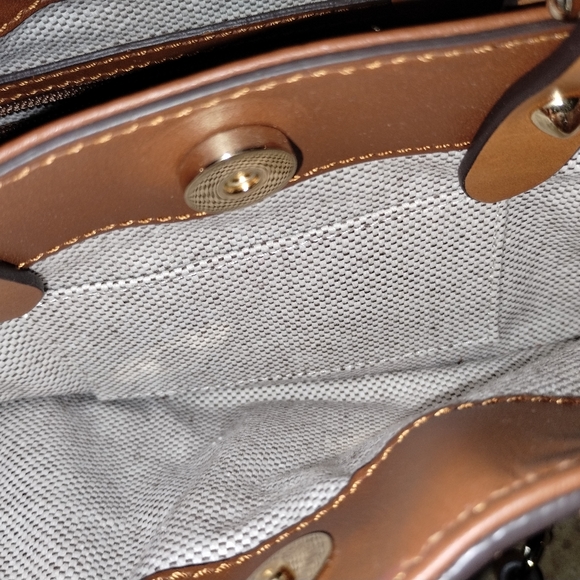 Dooney & Bourke mini Barlow leather bag, never used, out of production - Picture 9 of 12